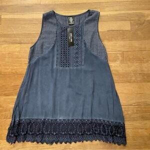 NWT Agnes & Dora Woven Eyelet Shirt Tank Top Size Small S 
b26